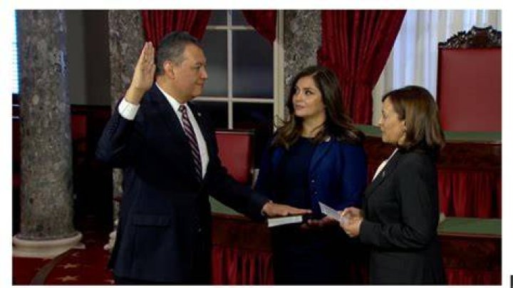 Alex Padilla sworn in as 1st Latino from CA elected to U.S. Senate