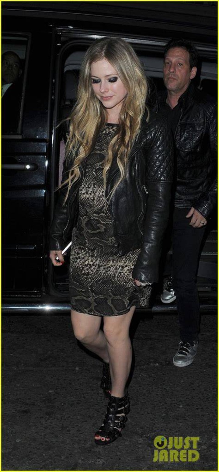 Avril Lavigne Not Pregnant Despite Rumors (Exclusive) Photo 2886269