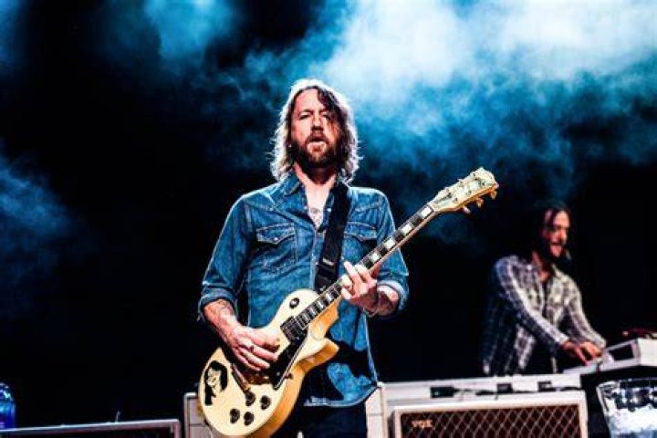 Chris Shiflett Age, Height, Songs, Music Groups, Education, Family