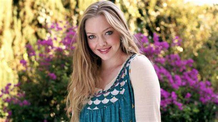 Download Celebrity Amanda Seyfried Wallpaper