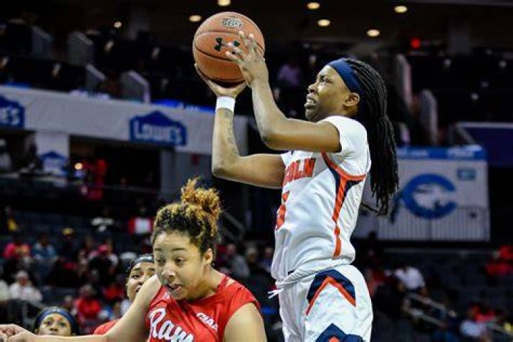 Former Lincoln University (PA) basketball standout Kwanza Murray signs