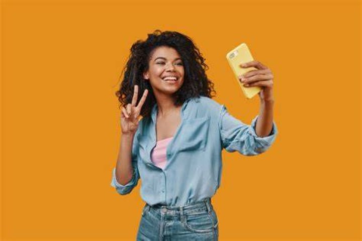 How taking a selfie with the flash on can save your life, according to